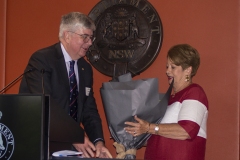 The President present flowers to the GOH